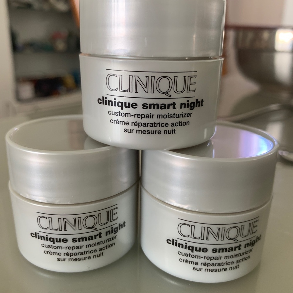 3 Clinique Smart Night Custom-Repair Moisturizer